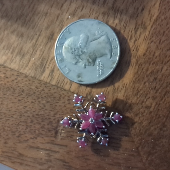 Snowflake Ruby pendant - Picture 2 of 9
